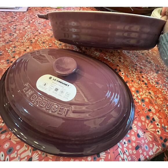 Le Creuset Stoneware Oval Baking Dish in Fig 27 cm/1.7L - Picture 3 of 7